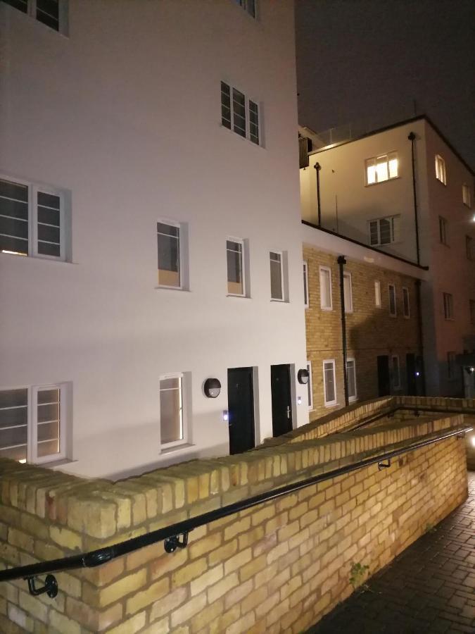 Stunning Rooms By Nine Elms Station ลอนดอน ภายนอก รูปภาพ