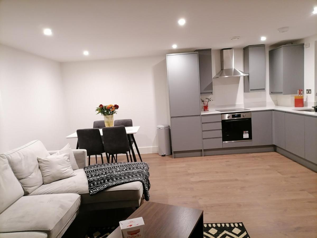 Stunning Rooms By Nine Elms Station ลอนดอน ภายนอก รูปภาพ